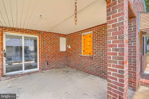 Exterior - 7428 Poplar Ave, Baltimore, MD 21224 photo 4 of 5