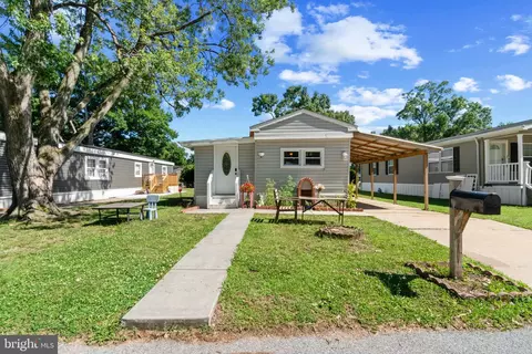 3203 Honeysuckle Ln, Middle River, MD 21220