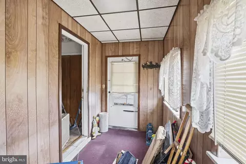 Entry Way - 6 Chesley Ave, Baltimore, MD 21206 photo 5 of 7