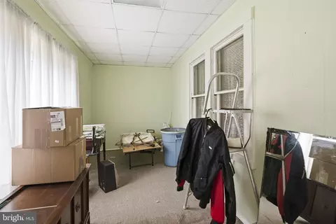 Entry Way - 6 Chesley Ave, Baltimore, MD 21206 photo 4 of 7
