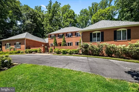 4 Brickford Ln, Pikesville, MD 21208