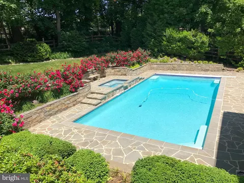 4 Brickford Ln, Pikesville, MD 21208