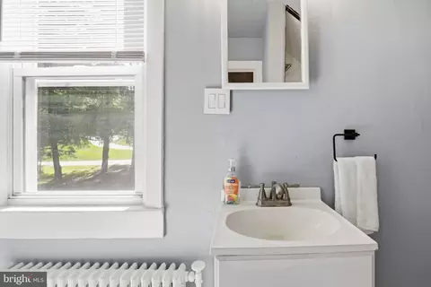 Bath - 13913 Sunnybrook Rd, Phoenix, MD 21131 photo 4 of 4