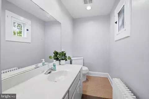 Bath - 13913 Sunnybrook Rd, Phoenix, MD 21131 photo 2 of 4