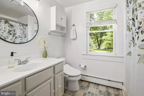 Bath - 13913 Sunnybrook Rd, Phoenix, MD 21131 photo 1 of 4