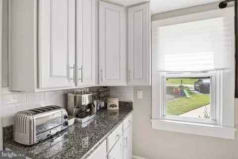 Entry Way - 13913 Sunnybrook Rd, Phoenix, MD 21131 photo 2 of 7