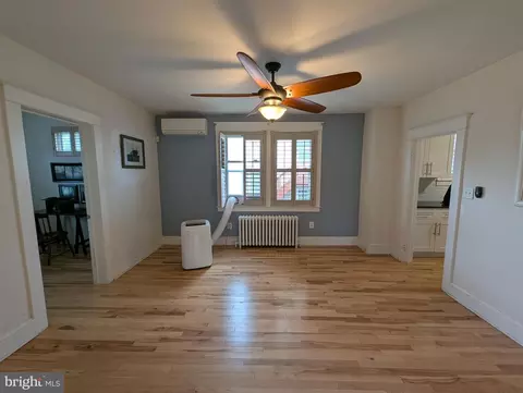 Living - 4500 Ridge Ave, Halethorpe, MD 21227 photo 4 of 7