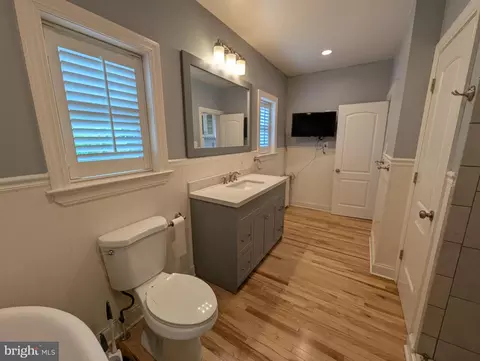 Bath - 4500 Ridge Ave, Halethorpe, MD 21227 photo 5 of 8