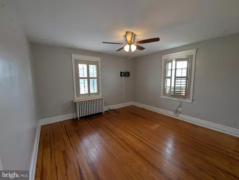 Living - 4500 Ridge Ave, Halethorpe, MD 21227 photo 7 of 7