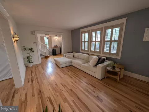 Living - 4500 Ridge Ave, Halethorpe, MD 21227 photo 2 of 7