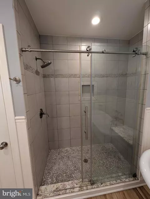 Bath - 4500 Ridge Ave, Halethorpe, MD 21227 photo 6 of 8