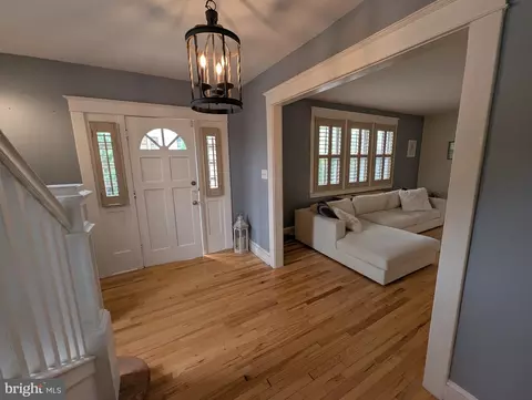 Entry Way - 4500 Ridge Ave, Halethorpe, MD 21227 photo 3 of 8