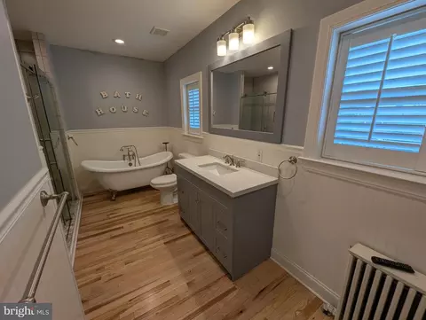 Bath - 4500 Ridge Ave, Halethorpe, MD 21227 photo 4 of 8