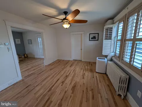 Living - 4500 Ridge Ave, Halethorpe, MD 21227 photo 6 of 7