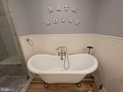Bath - 4500 Ridge Ave, Halethorpe, MD 21227 photo 3 of 8