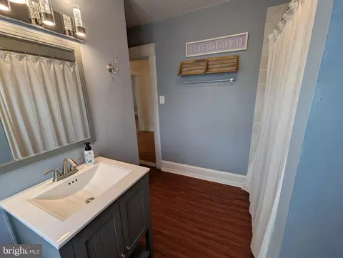 Entry Way - 4500 Ridge Ave, Halethorpe, MD 21227 photo 7 of 8