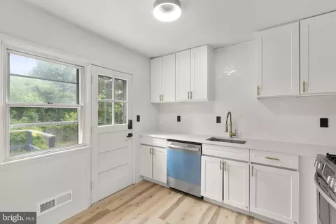 Kitchen - 577 Brook Rd, Towson, MD 21286 photo 2 of 2