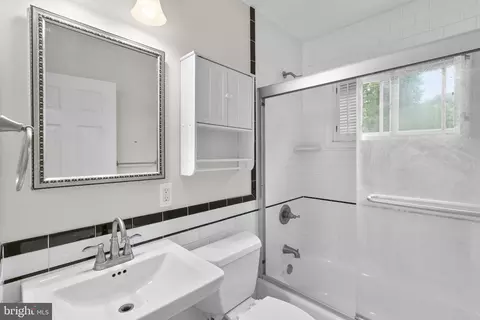 Bath - 577 Brook Rd, Towson, MD 21286 photo 1 of 1