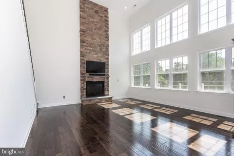 Living - 14307 Oak Meadow Rd, Baldwin, MD 21013 photo 3 of 7