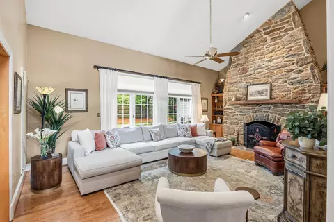 Living - 3625 Stansbury Mill Rd, Phoenix, MD 21131 photo 2 of 4