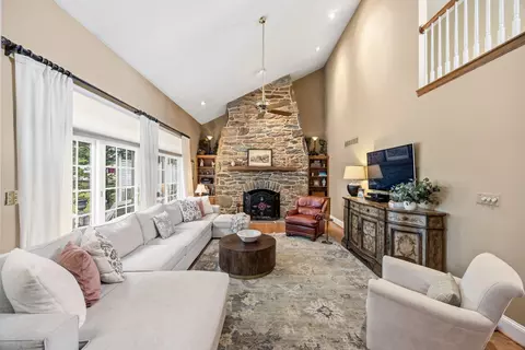 Living - 3625 Stansbury Mill Rd, Phoenix, MD 21131 photo 3 of 4
