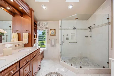Bath - 3625 Stansbury Mill Rd, Phoenix, MD 21131 photo 2 of 5