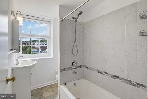 Bath - 3256 Ryerson Cir, Halethorpe, MD 21227 photo 2 of 4