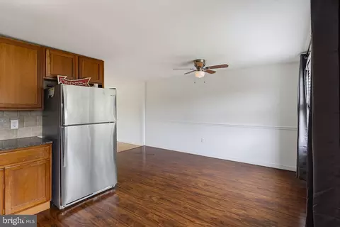 Living - 3256 Ryerson Cir, Halethorpe, MD 21227 photo 5 of 6