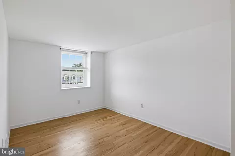 Bedroom - 3256 Ryerson Cir, Halethorpe, MD 21227 photo 5 of 6