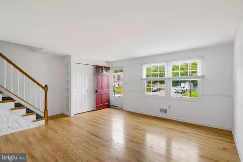 Living - 3256 Ryerson Cir, Halethorpe, MD 21227 photo 2 of 6