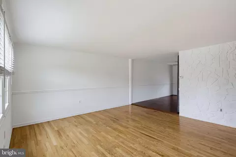 Living - 3256 Ryerson Cir, Halethorpe, MD 21227 photo 4 of 6