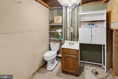 Bath - 3256 Ryerson Cir, Halethorpe, MD 21227 photo 4 of 4