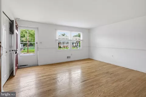 Living - 3256 Ryerson Cir, Halethorpe, MD 21227 photo 3 of 6