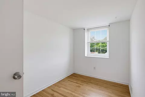 Bedroom - 3256 Ryerson Cir, Halethorpe, MD 21227 photo 3 of 6