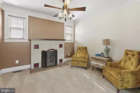 Living - 4413 Maple Ave, Halethorpe, MD 21227 photo 1 of 4