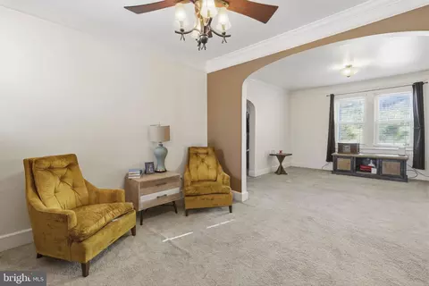 Living - 4413 Maple Ave, Halethorpe, MD 21227 photo 2 of 4