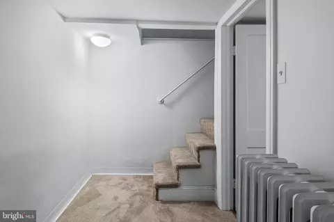 Entry Way - 910 Saint Charles Ave, Baltimore, MD 21229 photo 3 of 4