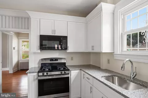 Kitchen - 910 Saint Charles Ave, Baltimore, MD 21229 photo 2 of 5