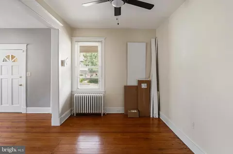 Living - 910 Saint Charles Ave, Baltimore, MD 21229 photo 3 of 3