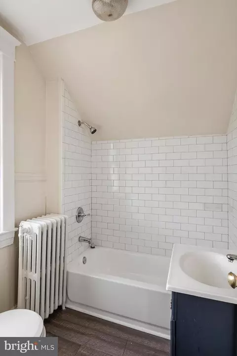 Bath - 910 Saint Charles Ave, Baltimore, MD 21229 photo 4 of 4