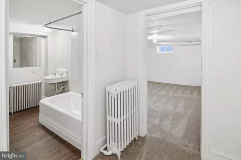 Entry Way - 910 Saint Charles Ave, Baltimore, MD 21229 photo 4 of 4