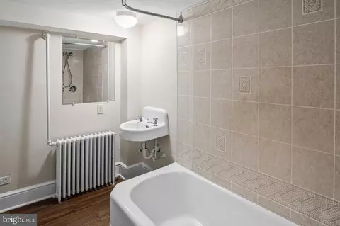 Bath - 910 Saint Charles Ave, Baltimore, MD 21229 photo 2 of 4