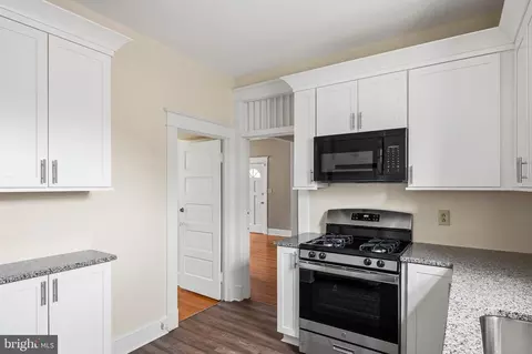 Entry Way - 910 Saint Charles Ave, Baltimore, MD 21229 photo 1 of 4