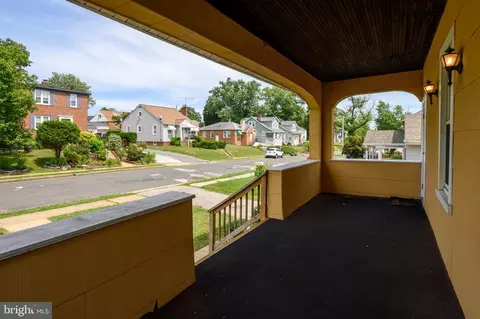Exterior - 910 Saint Charles Ave, Baltimore, MD 21229 photo 3 of 8