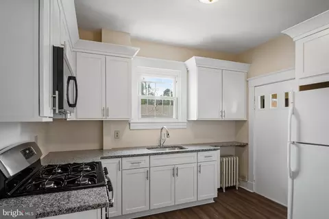 Kitchen - 910 Saint Charles Ave, Baltimore, MD 21229 photo 1 of 5