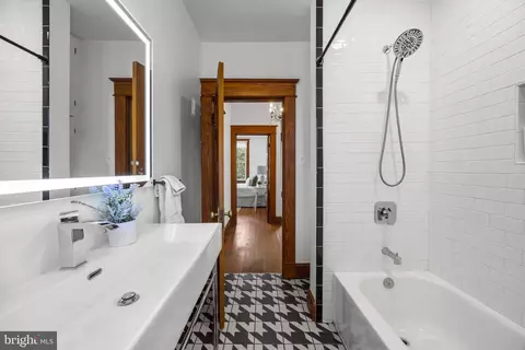 Bath - 507 Regester Ave, Baltimore, MD 21212 photo 3 of 7