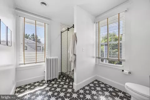 Bath - 507 Regester Ave, Baltimore, MD 21212 photo 5 of 7