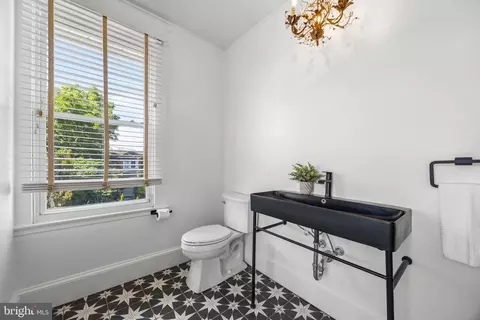 Bath - 507 Regester Ave, Baltimore, MD 21212 photo 4 of 7