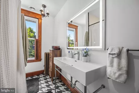 Bath - 507 Regester Ave, Baltimore, MD 21212 photo 2 of 7
