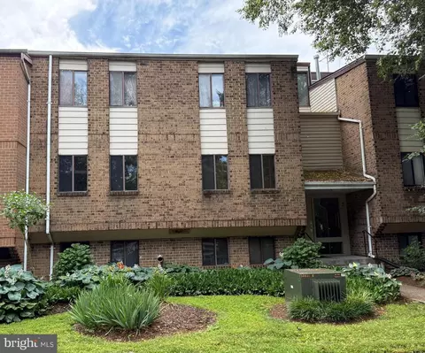 7 Windblown Ct #202, Baltimore, MD 21209